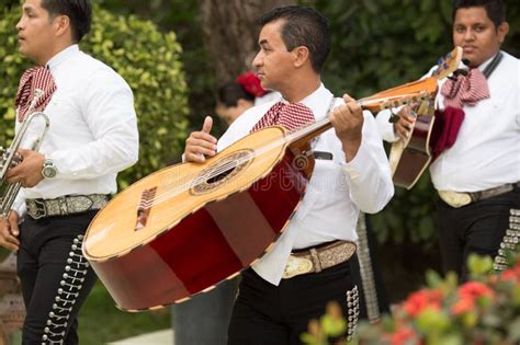 marrachí|traditional mariachi.